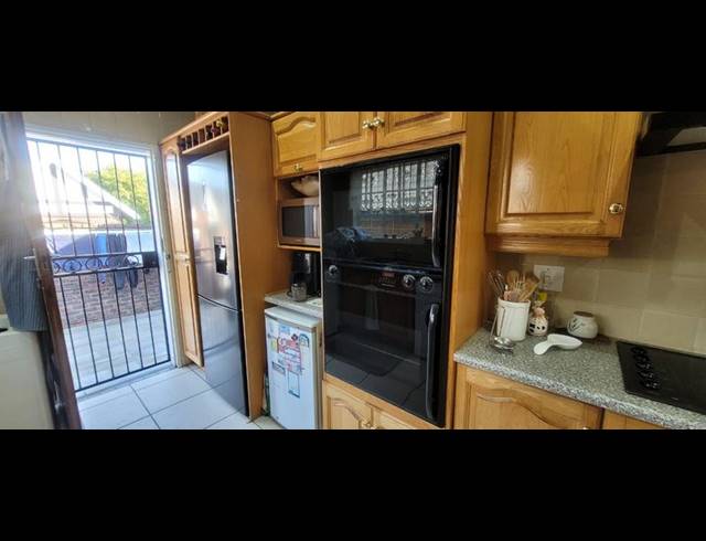 3 BEDROOM TOWNHOUSE FOR SALE IN BRACKENHURST